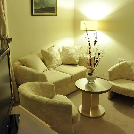 Legacy Apartment *